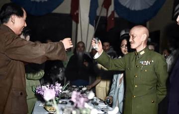 Chairman of the Kuomintang (KMT) government Chiang Kai-shek met with Chinese Communist Party (CCP) chairman Mao Zedong in Chongqing for peace negotiations © Hsu Chung-mao