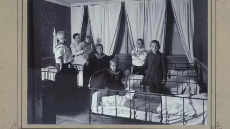 A bedroom for boys at the admissions home of the Organisation of N. Bang in Copenhagen, undated approximately 1900. Peter L. Petersen, Archive of the Organisation of N. Bang, The Danish National Archives.