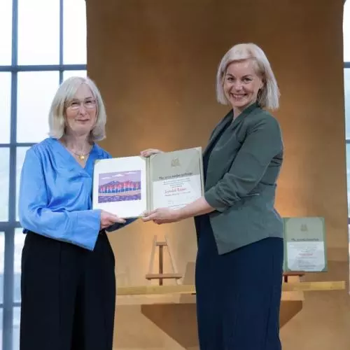 Lyndal Roper being awarded The Holberg Prize